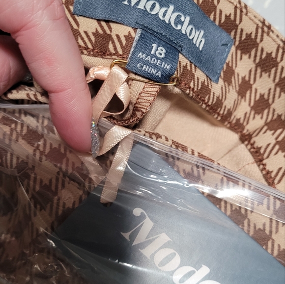 Mod Cloth Houndstooth Pants - Picture 3 of 5
